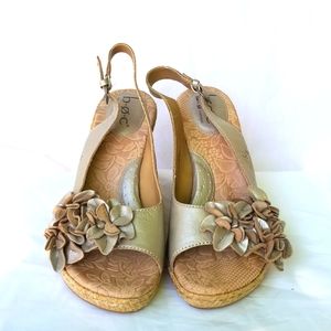 BOC Born Wedge Sandals Slingback Gold Size 7M